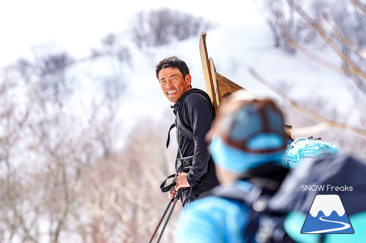 ビッグマウンテンスキーヤー児玉毅さんが『もっこ』を背負って、積丹岳を大滑降！今ここに鰊漁で栄えた古の文化が用途を変えて蘇る(o^ー')b♪